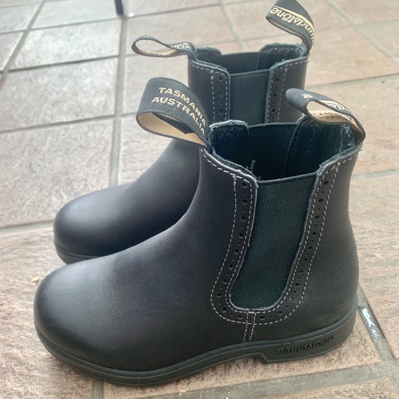 Blundstone Shoes - Blundstone model 1448. Blundstone Shoes - Blundstone model 1448.
